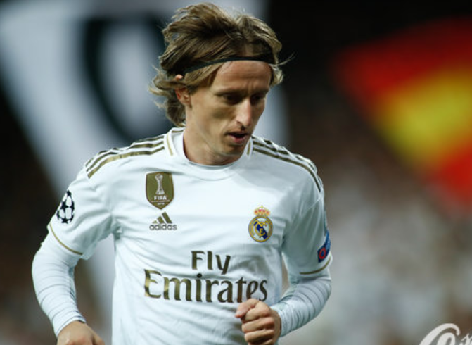 19分逆转、压哨绝杀，华子打板诛心文班亚马，马刺三后卫35中8太扎眼