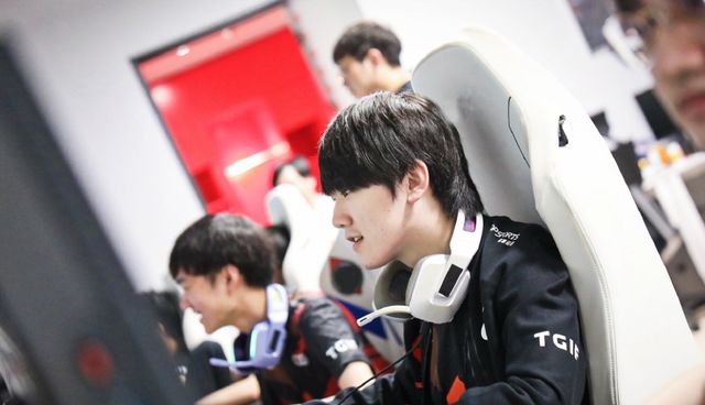 就有三位来 就有三位来